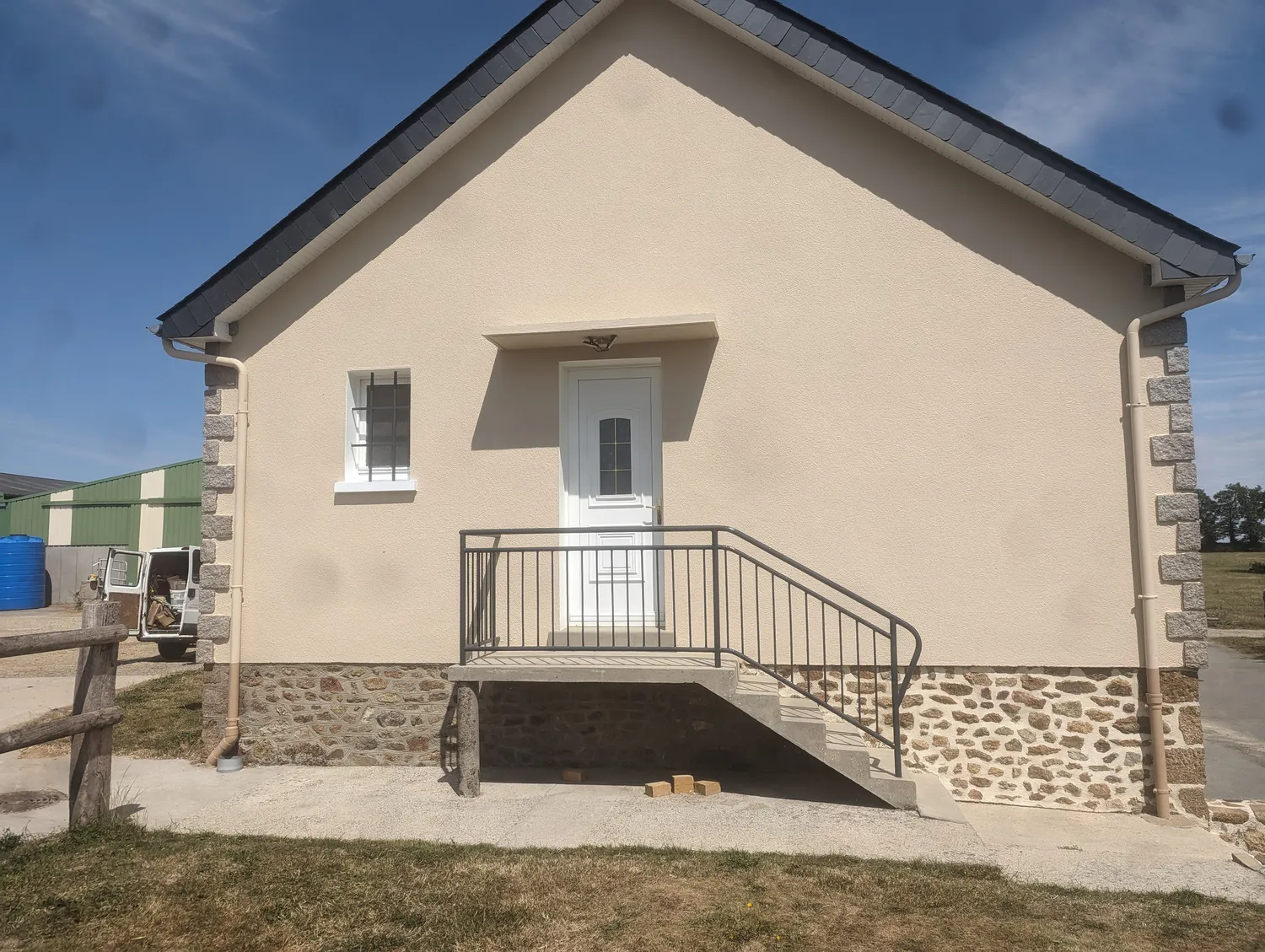 ravalement de facade evron